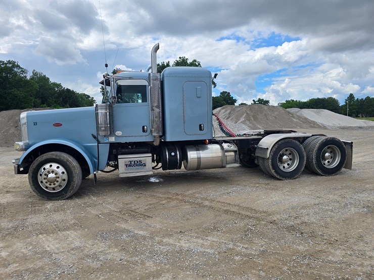 2013-peterbilt-388-image-9