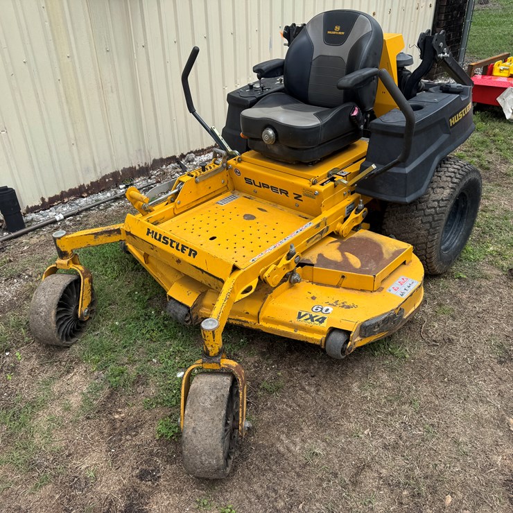 HUSTLER SUPER Z LAWN MOWER WITH 60" DECK 1,577 HOURS SHOWING