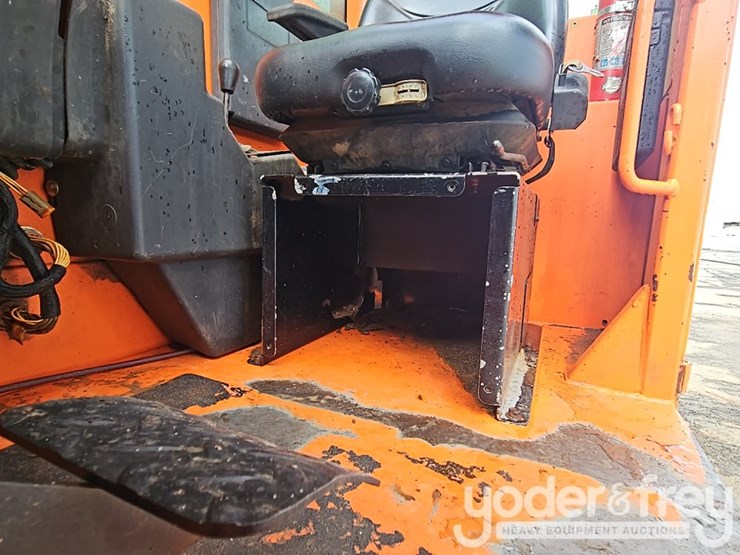 2016-jlg-g6-42a-image-26
