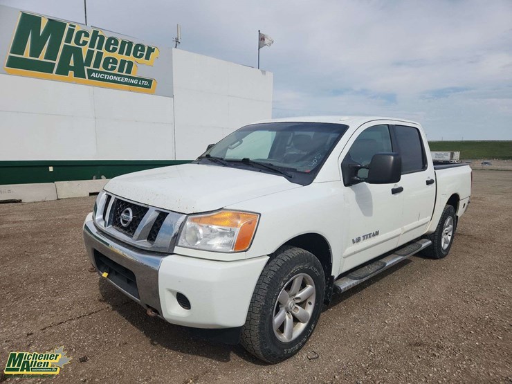 2013-nissan-titan-image-1