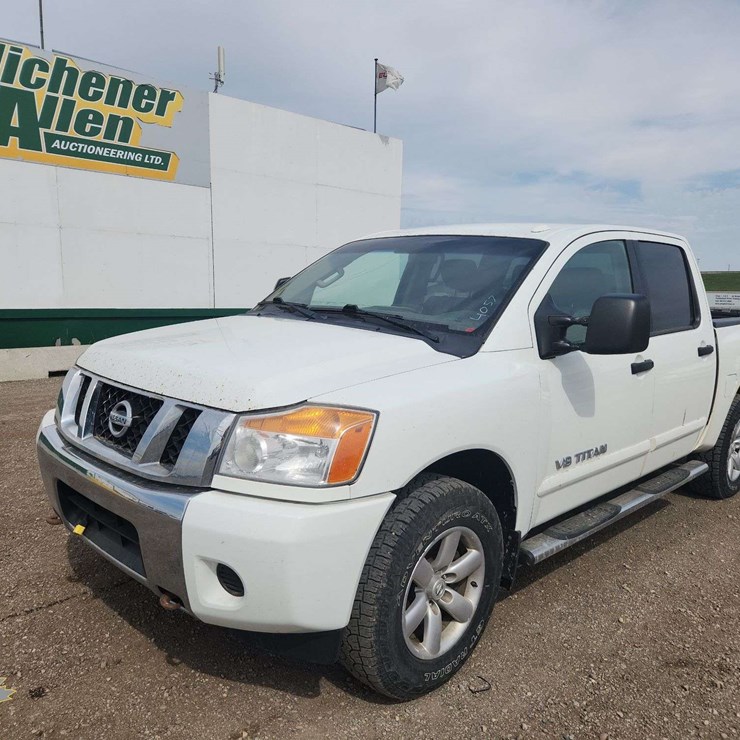 2013 NISSAN TITAN