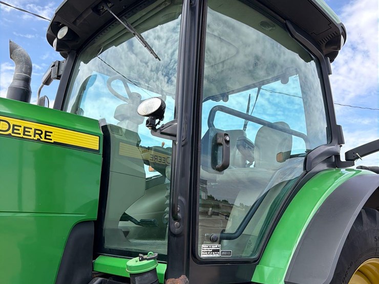 2012-john-deere-8310r-image-32