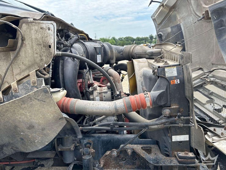 2011-ford-f750-image-11