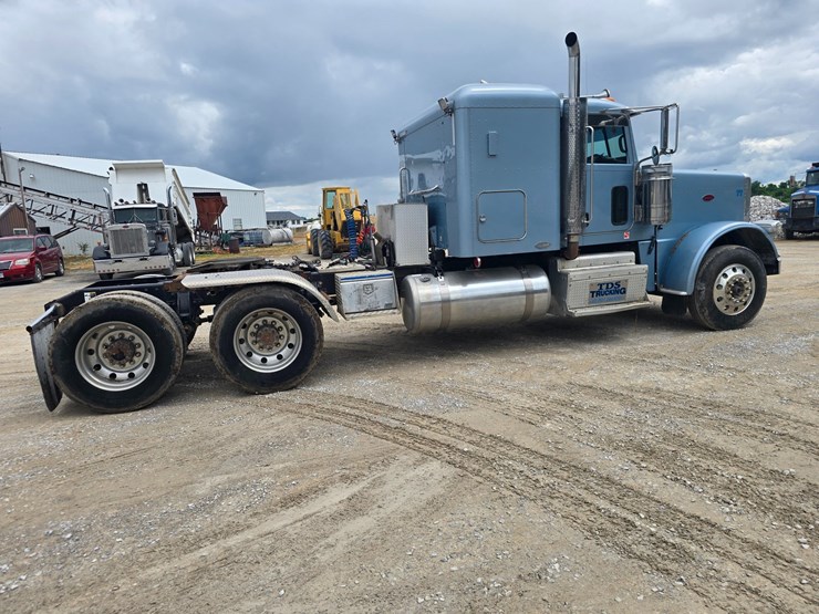 2011-peterbilt-388-image-24
