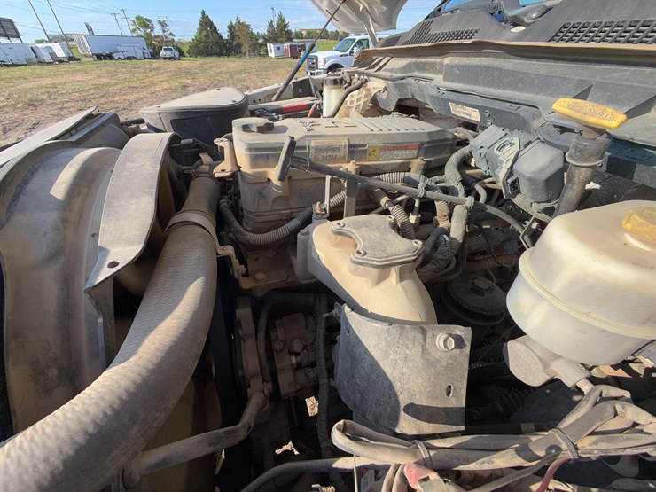 2017-dodge-3500-image-26
