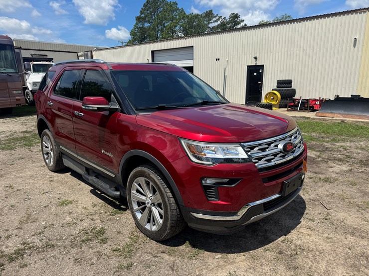 2018-ford-explorer-limited-image-2