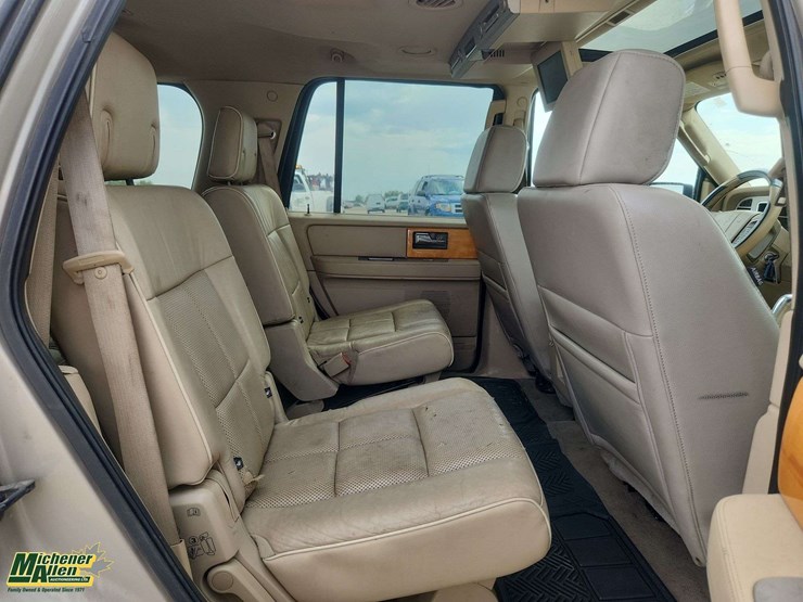 2008-lincoln-navigator-image-19
