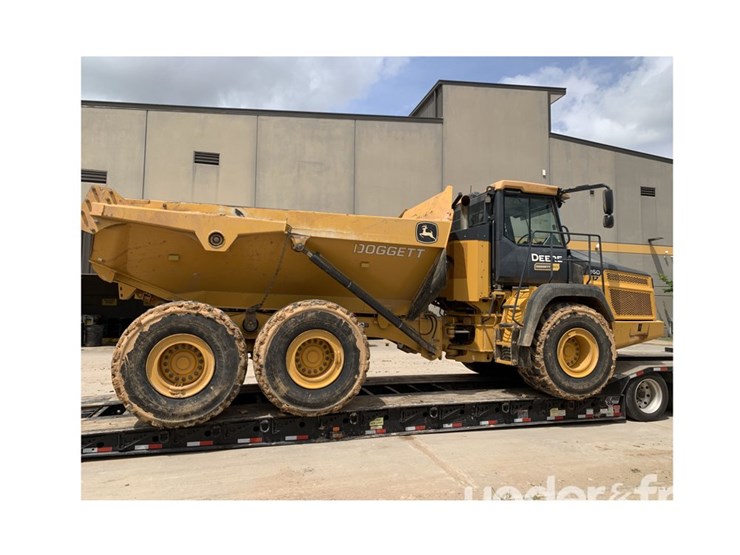 2023-deere-260e-image-2