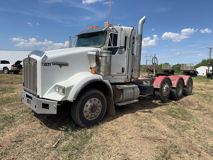 2009-kenworth-t800-day-cab-image-1