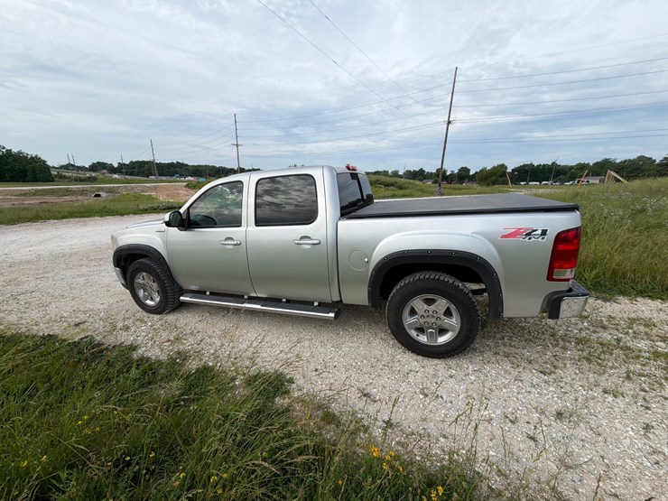 #24068-•-2011-gmc-sierra-pickup-truck-image-5