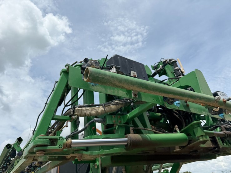 2016-john-deere-r4038-image-28