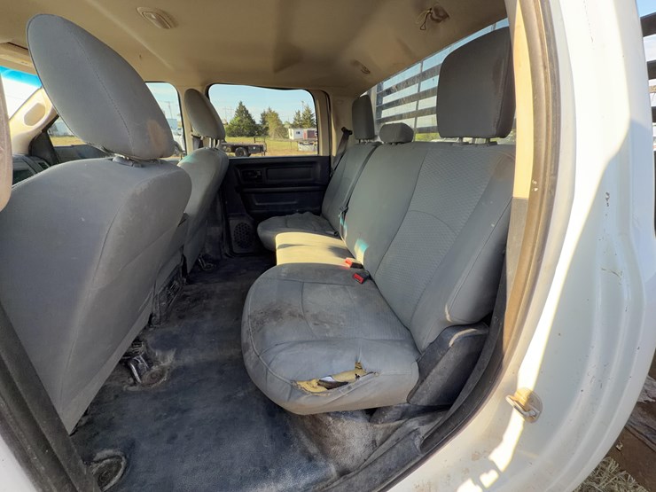 2014-dodge-3500-image-11