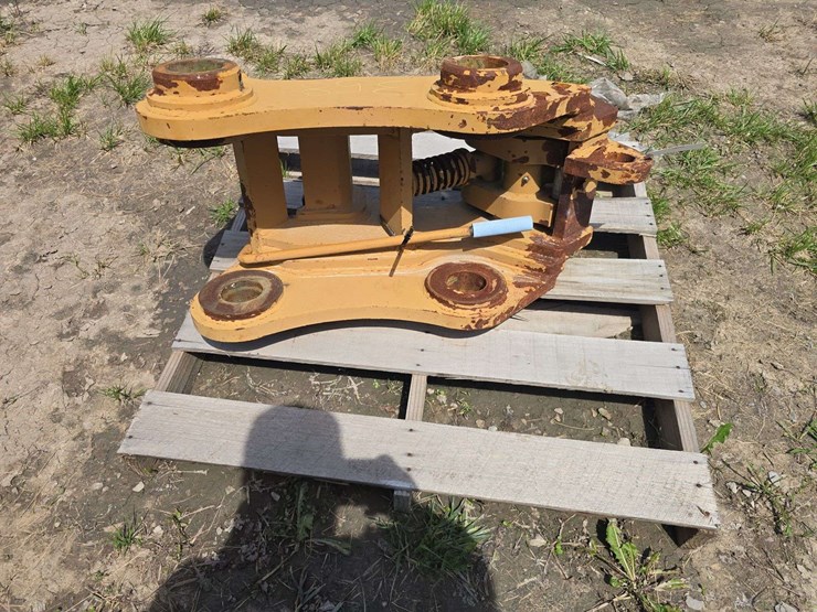 caterpillar-320-image-3