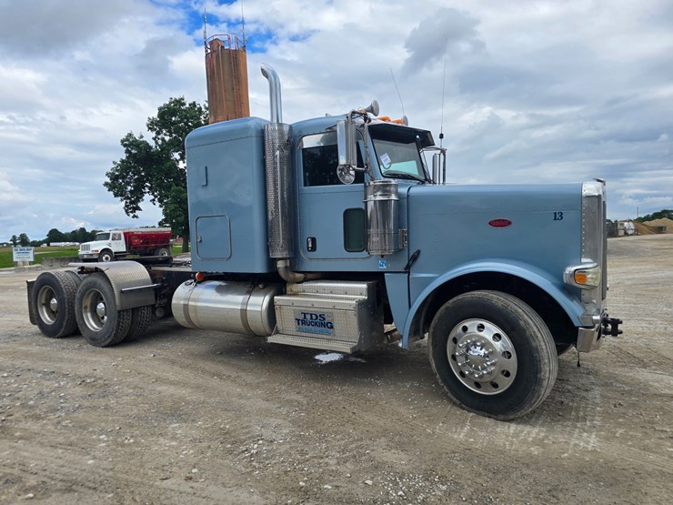 2013-peterbilt-388-image-30