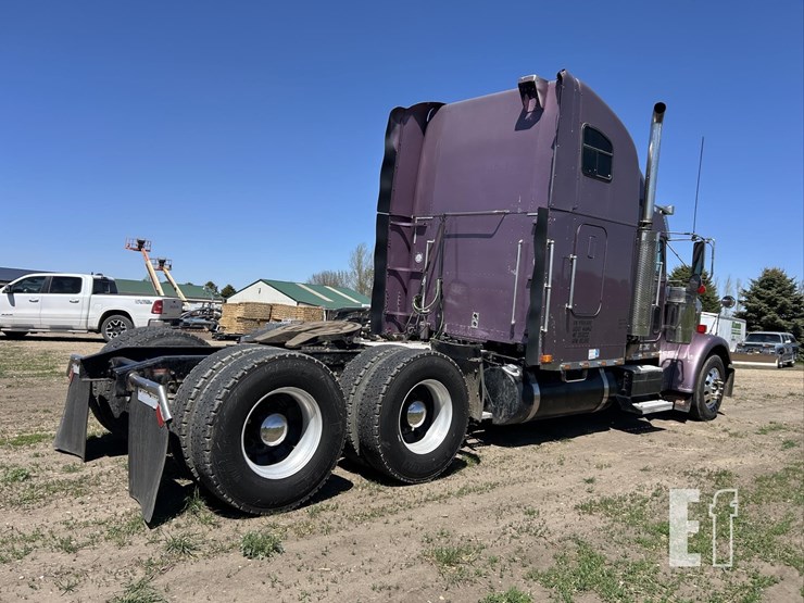 2000-freightliner-fld120-image-5