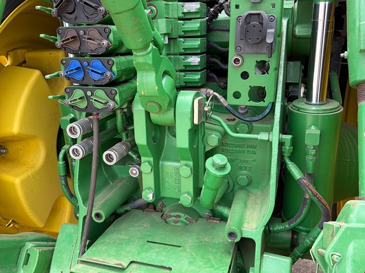 2012-john-deere-8310r-image-27