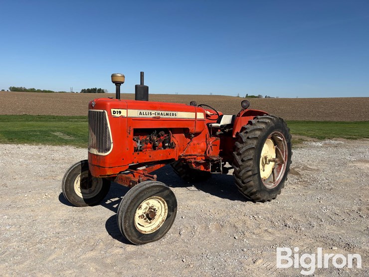 1962-allis-chalmers-d19-image-1