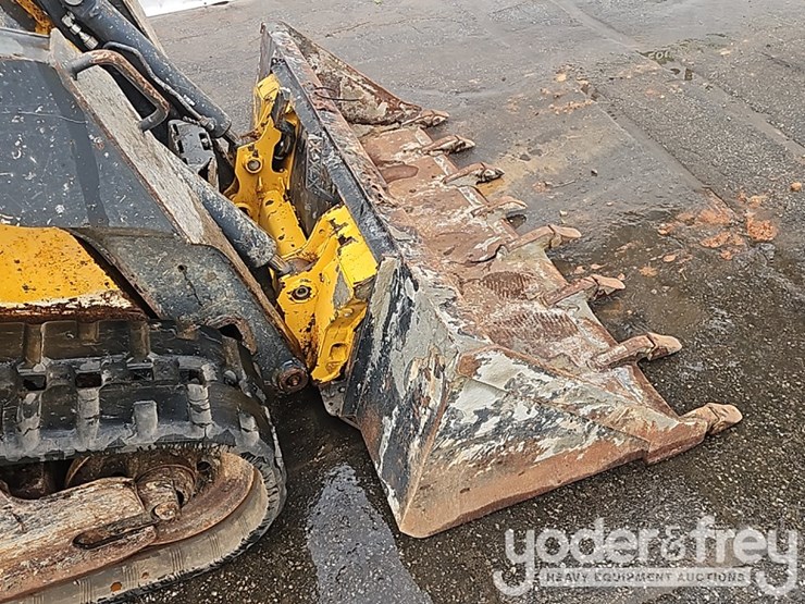 2018-deere-317g-image-13