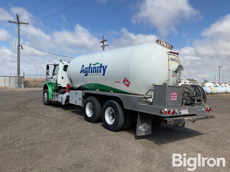 2014-freightliner-m2-106-image-7