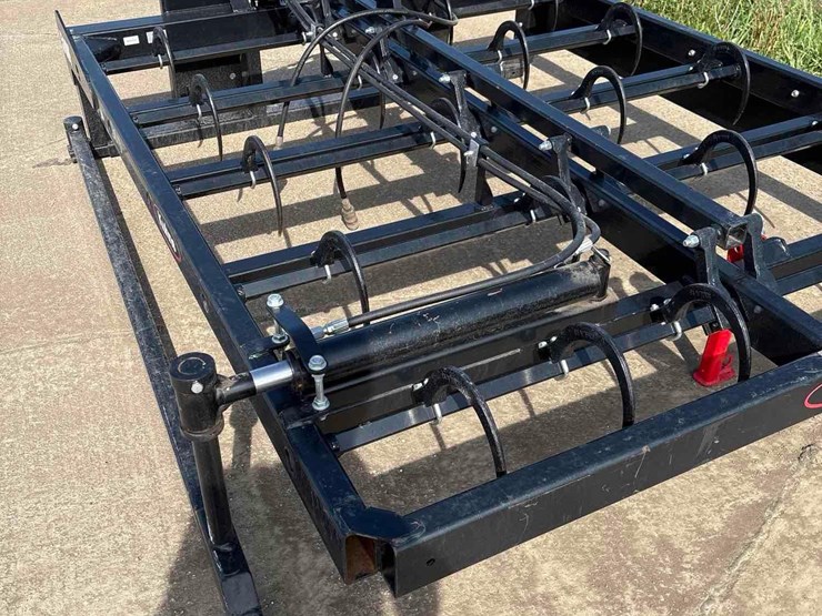 kuhns-510f-skidloader-bale-accumulator-image-11