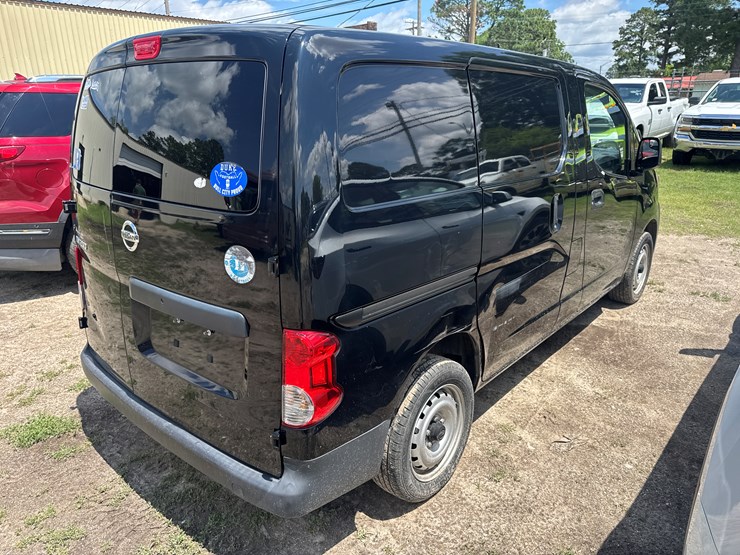 2016-nissan-nv200-image-3