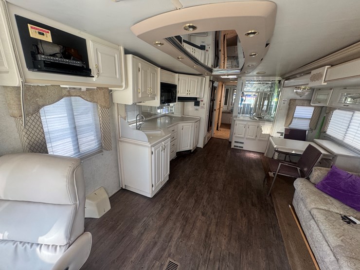 2003-gulfstream-motorhome-with-(4)-slideouts-cummins-diesel-pusher,-allison-automatic-image-22
