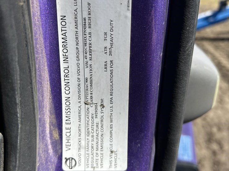 2015-volvo-vnl42t670-image-22