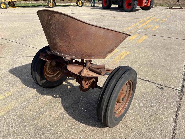 pull-type-seeder-image-3