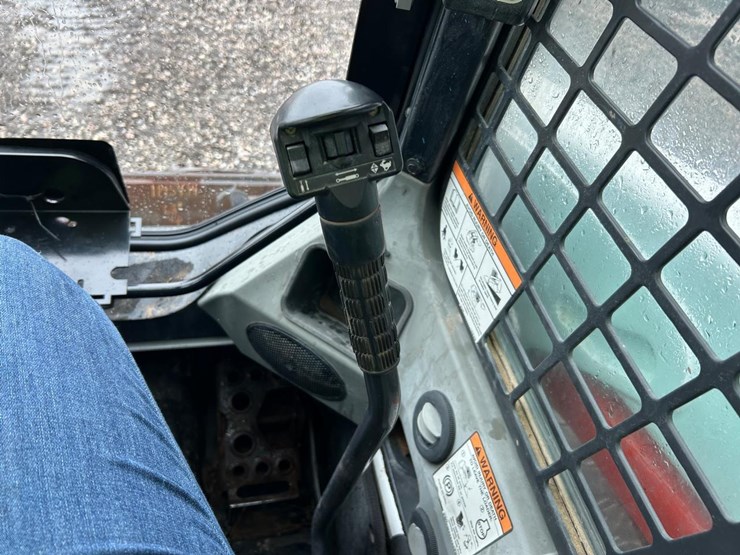 2017-bobcat-s550-image-19