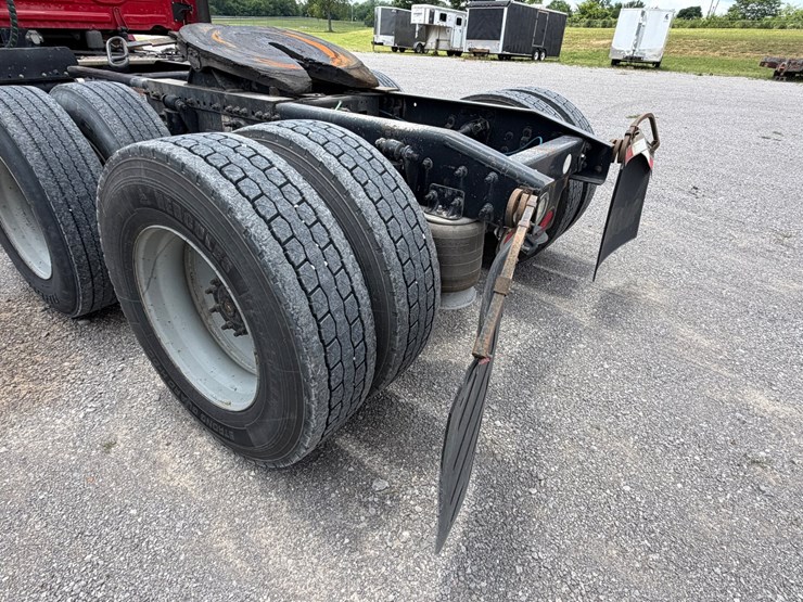 2016-freightliner-cascadia-113-image-16