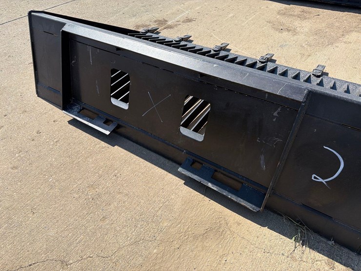 heavy-duty-72”-skidloader-rock-bucket-image-5
