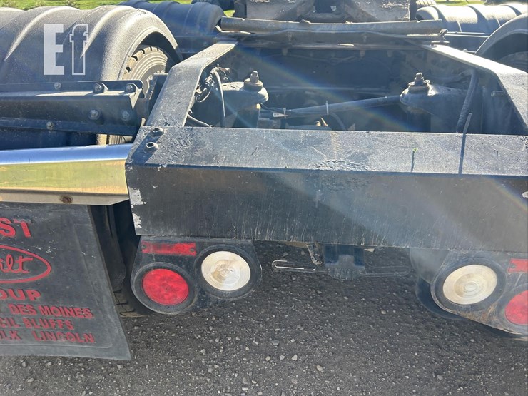 2017-peterbilt-389-image-52