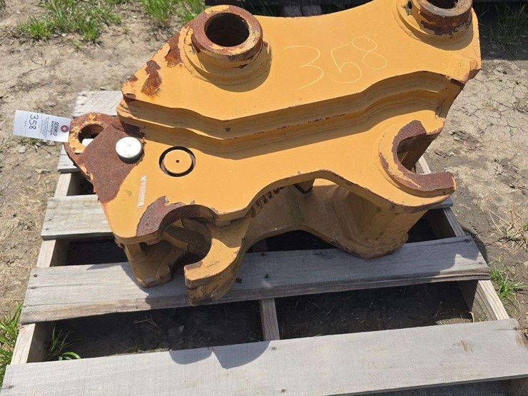 caterpillar-320-image-1