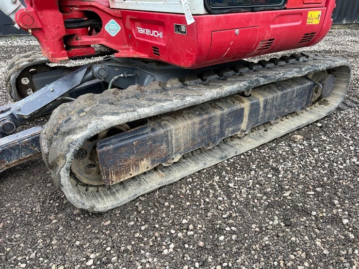 2018-takeuchi-tb260-image-15