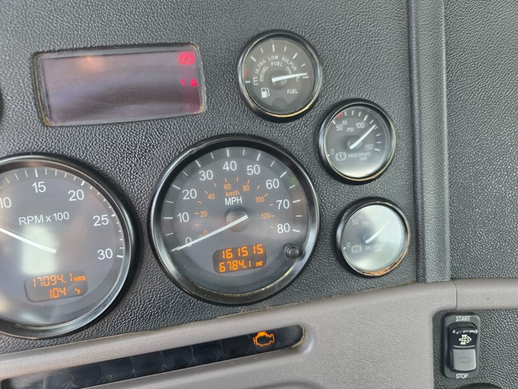 2014-peterbilt-365-image-96