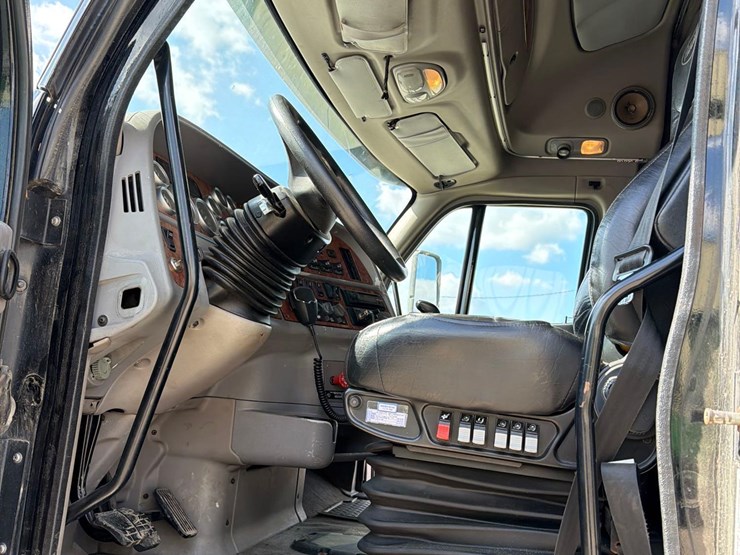 2009-peterbilt-387-image-32