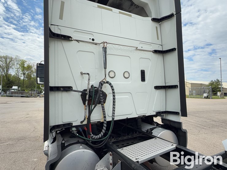 2016-international-prostar-image-14