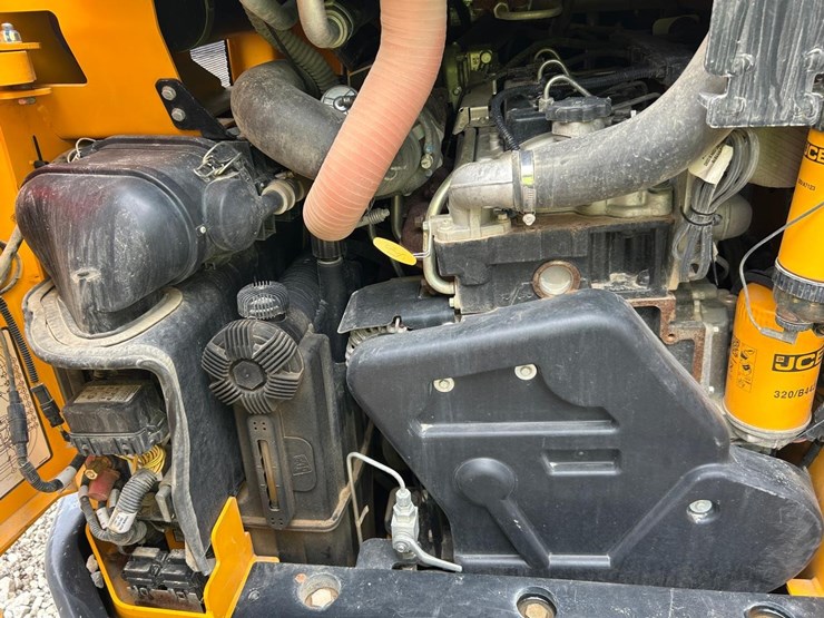 2023-jcb-3ts-8t-image-17
