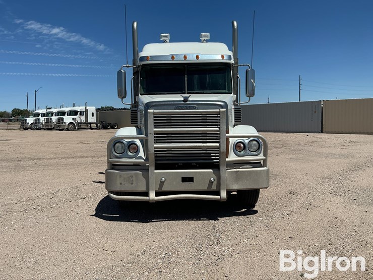 2013-freightliner-coronado-132-image-2