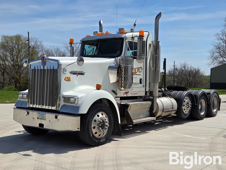 2007-kenworth-w900-image-1