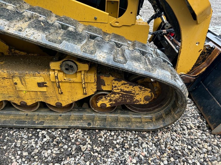 2023-caterpillar-279d3-image-14