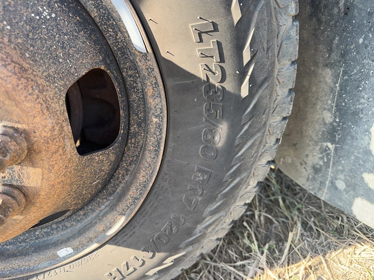 2014-dodge-3500-image-33