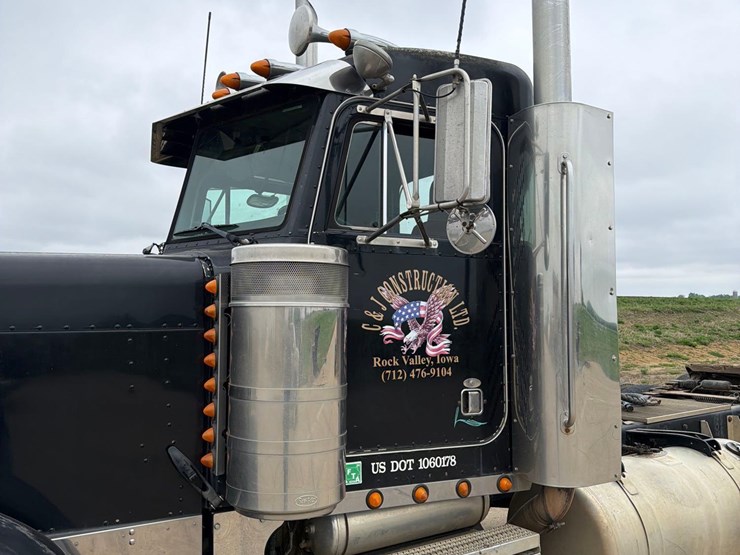 2000-peterbilt-379-image-27