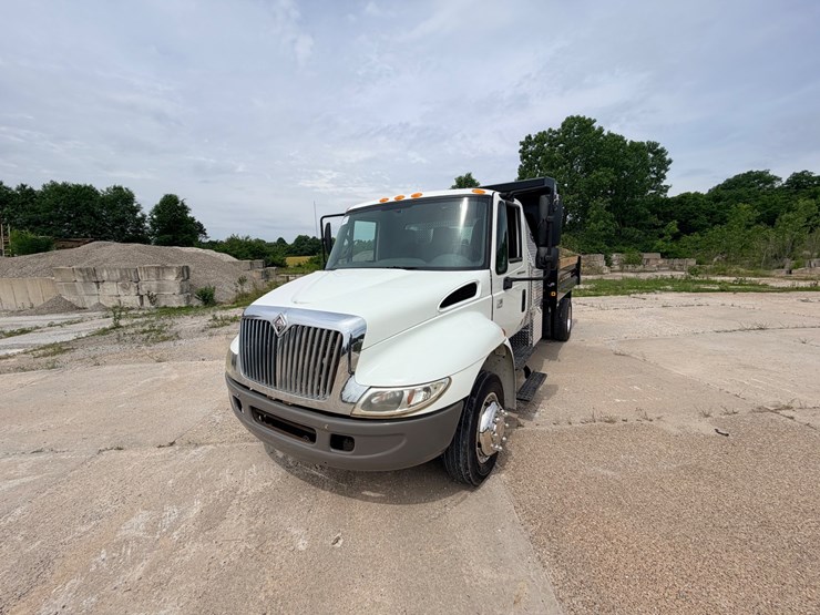 2005-international-durastar-4300-image-1