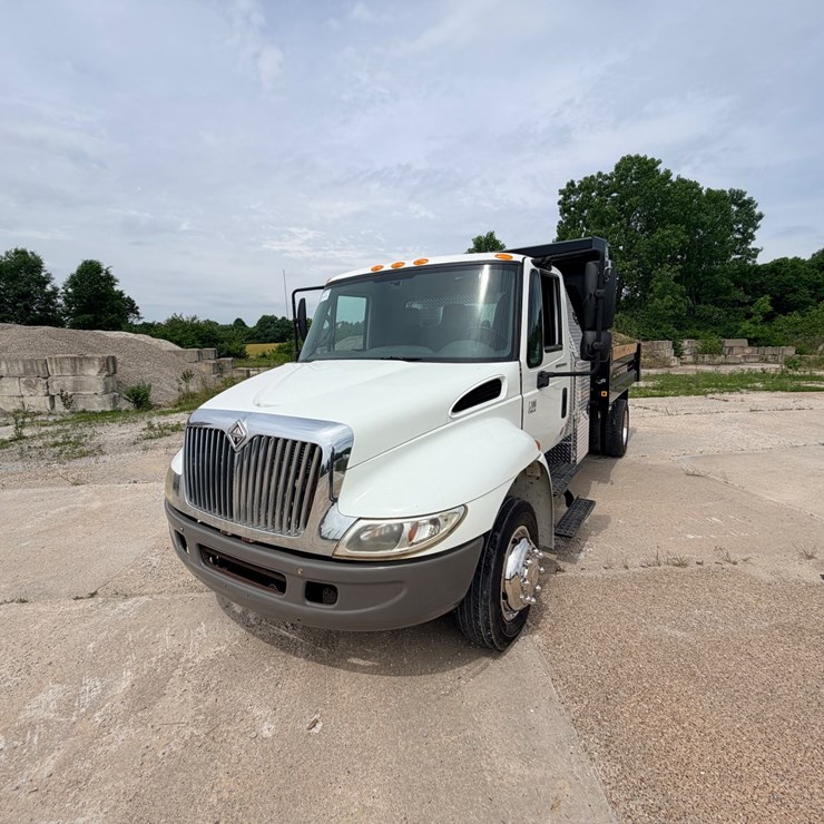 2005 INTERNATIONAL DURASTAR 4300