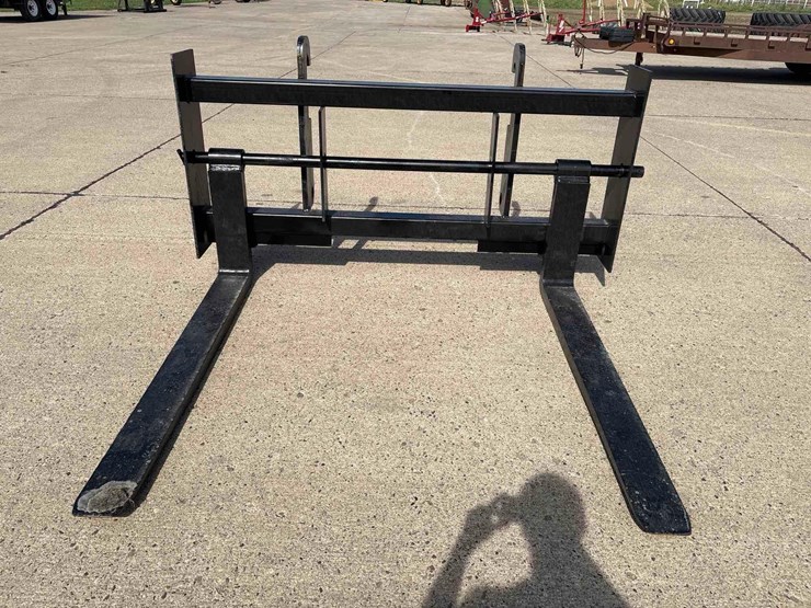 m&j-volvo-mount-pallet-forks-image-6