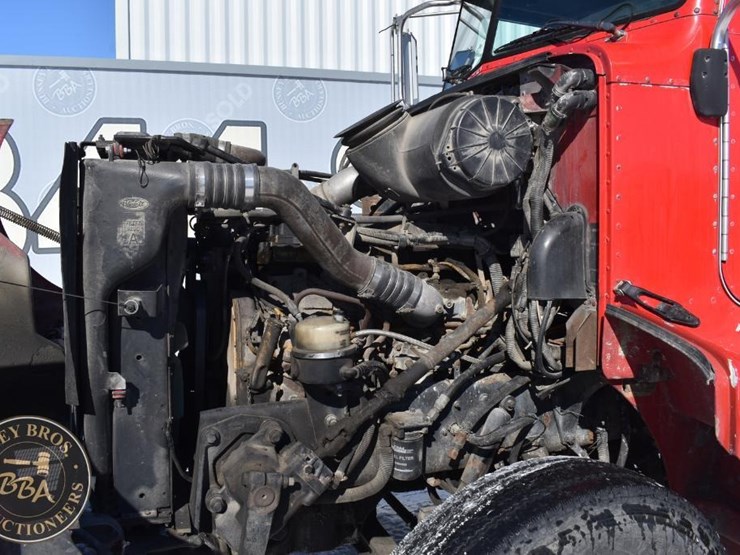 2005-peterbilt-385-image-69