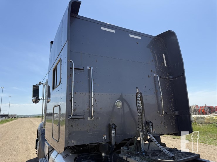 2009-peterbilt-386-image-42