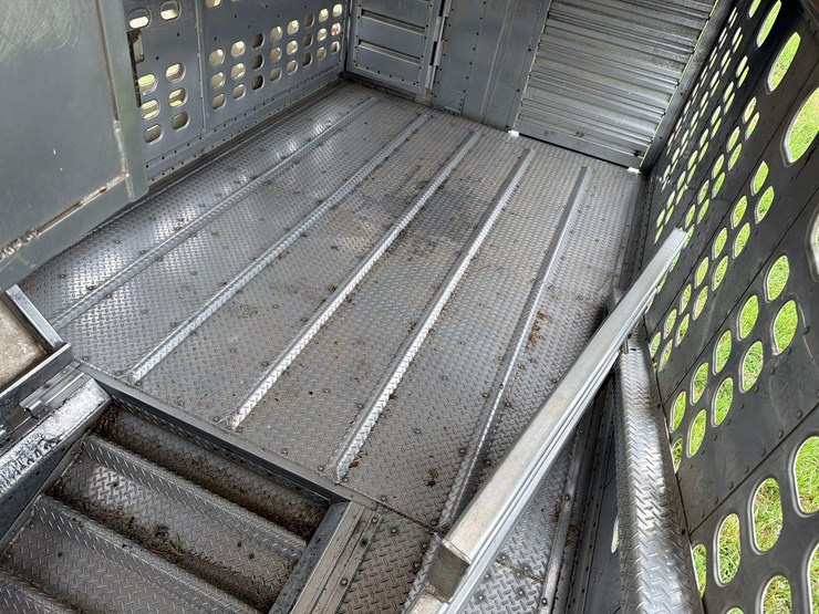 2001-wilson-livestock-trailer-image-54