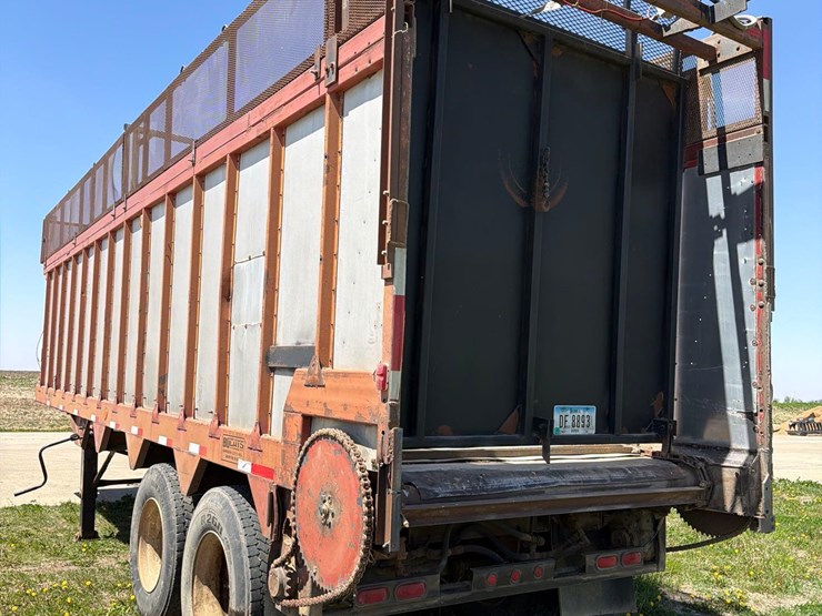 1976-bobc-30ft-live-bottom-semi-silage-trailer-image-5